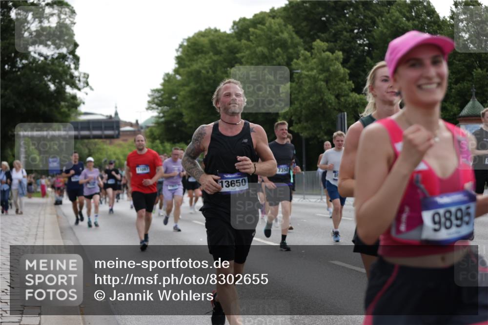 29.06.2025 - hella hamburg halbmarathon Jannik Wohlers http://msf.ph/oto/8302655 29.06.2025 10:37:25 Lombardsbrücke 1475, 1578, 1799, 1985, 2199, 2853, 3230, 3246, 5139, 5522, 5875, 6243, 6362, 6697, 7244, 7321, 7350, 7696, 8985, 9247, 9288, 9895, 10159, 10506, 10836, 11087, 11164, 11456, 11457, 11543, 11882, 12242, 12254, 12472, 12824, 13650, 14018, 15002, 15418, 15511, 16211, 16360, 17389, 17793, 17798, 18317, 18319 meine-sportfotos.de