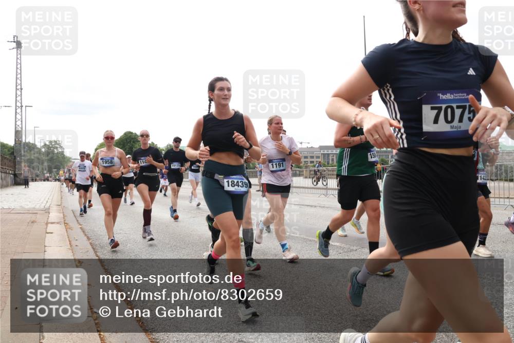 29.06.2025 - hella hamburg halbmarathon Lena Gebhardt http://msf.ph/oto/8302659 29.06.2025 10:21:55 Lombardsbrücke 1958, 114, 10125, 18439, 1191, 150, 7075, 1142, 1003, 1072, 1158, 1191, 1250, 1294, 1401, 1668, 1958, 1963, 2009, 2063, 2172, 2315, 2353, 2514, 2529, 2744, 3050, 3172, 3458, 3606, 3768, 3770, 3825, 3826, 3995, 4046, 4289, 4366, 4375, 4376, 4697, 4786, 5122, 5412, 5641, 5759, 5957, 6086, 6103, 6475, 6676, 6805, 6881, 6977, 7075, 7162, 7612, 7672, 8286, 8431, 8715, 8860, 8896, 8954, 8959, 9002, 9062, 9369, 9483, 9499, 9532, 10374, 10874 meine-sportfotos.de