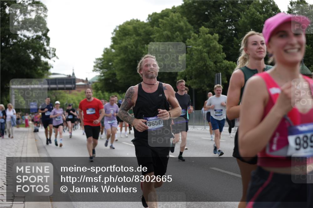 29.06.2025 - hella hamburg halbmarathon Jannik Wohlers http://msf.ph/oto/8302665 29.06.2025 10:37:25 Lombardsbrücke 1475, 1578, 1799, 1985, 2199, 2853, 3230, 3246, 5139, 5522, 5875, 6243, 6362, 6697, 7244, 7321, 7350, 7696, 8985, 9247, 9288, 9895, 10159, 10506, 10836, 11087, 11164, 11456, 11457, 11543, 11882, 12242, 12254, 12472, 12824, 13650, 14018, 15002, 15418, 15511, 16211, 16360, 17389, 17793, 17798, 18317, 18319 meine-sportfotos.de
