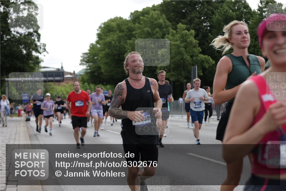 29.06.2025 - hella hamburg halbmarathon Jannik Wohlers http://msf.ph/oto/8302676 29.06.2025 10:37:25 Lombardsbrücke 1475, 1578, 1799, 1985, 2199, 2853, 3230, 3246, 5139, 5522, 5875, 6243, 6362, 6697, 7244, 7321, 7350, 7696, 8985, 9247, 9288, 9895, 10159, 10506, 10836, 11087, 11164, 11456, 11457, 11543, 11882, 12242, 12254, 12472, 12824, 13650, 14018, 15002, 15418, 15511, 16211, 16360, 17389, 17793, 17798, 18317, 18319 meine-sportfotos.de