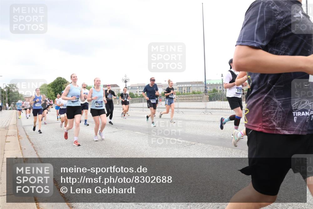 29.06.2025 - hella hamburg halbmarathon Lena Gebhardt http://msf.ph/oto/8302688 29.06.2025 10:56:26 Lombardsbrücke 15103, 1879, 17673, 12296, 9953, 5757, 1047, 1113, 1738, 1909, 2095, 2143, 2307, 2793, 2887, 2915, 2991, 3257, 3268, 3438, 3520, 3614, 3675, 3676, 3953, 3987, 4083, 4354, 4473, 4773, 4836, 5237, 5306, 5438, 5580, 5693, 5757, 5911, 5994, 6494, 6690, 6968, 7025, 7028, 7090, 7307, 7616, 7711, 8005, 8108, 8305, 8517, 8606, 8766, 8939, 8943, 9172, 9210, 9383, 9435, 9606, 9838, 9910, 9948, 9953, 10555, 10569, 10571, 10640, 10740, 10784, 10987 meine-sportfotos.de