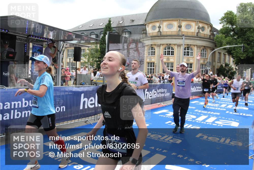 29.06.2025 - hella hamburg halbmarathon Michael Strokosch http://msf.ph/oto/8302695 29.06.2025 10:57:57 Ziel 2025, 2806, 2883, 3093, 3575, 7138, 7159, 7189, 7269, 9820, 10703, 11394, 12523, 13376, 14881, 15349, 16517, 17543, 18492 meine-sportfotos.de