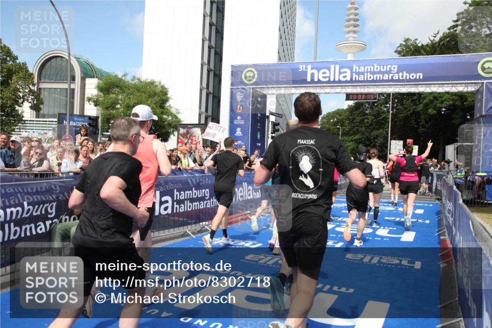 29.06.2025 - hella hamburg halbmarathon Michael Strokosch http://msf.ph/oto/8302718 29.06.2025 11:33:13 Ziel 1987, 3420, 4844, 6105, 6524, 6526, 9803, 10919, 11205, 11300, 11812, 11888, 13568, 14919, 18524, 18536, 18644 meine-sportfotos.de