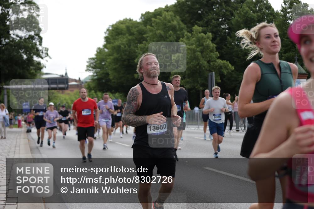 29.06.2025 - hella hamburg halbmarathon Jannik Wohlers http://msf.ph/oto/8302726 29.06.2025 10:37:25 Lombardsbrücke 1475, 1578, 1799, 1985, 2199, 2853, 3230, 3246, 5139, 5522, 5875, 6243, 6362, 6697, 7244, 7321, 7350, 7696, 8985, 9247, 9288, 9895, 10159, 10506, 10836, 11087, 11164, 11456, 11457, 11543, 11882, 12242, 12254, 12472, 12824, 13650, 14018, 15002, 15418, 15511, 16211, 16360, 17389, 17793, 17798, 18317, 18319 meine-sportfotos.de