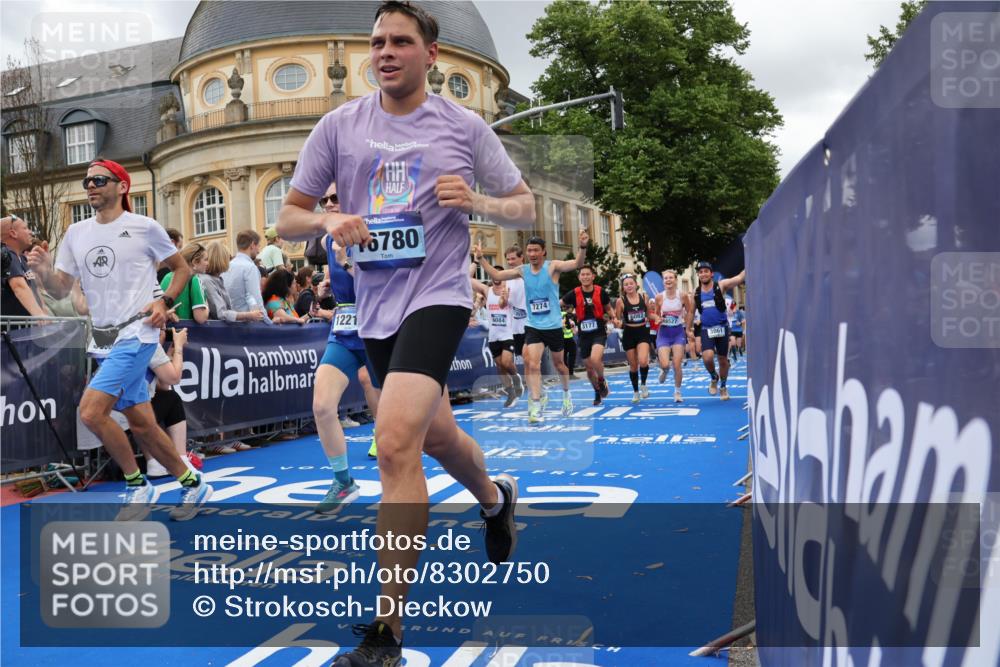 29.06.2025 - hella hamburg halbmarathon Strokosch-Dieckow http://msf.ph/oto/8302750 29.06.2025 10:54:15 Ziel 1267, 1442, 3103, 3177, 3861, 3898, 5638, 6082, 6084, 6443, 6511, 6512, 7274, 8223, 8390, 8772, 9791, 11430, 12213, 13033, 13289, 13794, 13803, 15169, 15524, 15946, 16527, 16574, 16750, 16780, 16879, 17087, 17698, 18268 meine-sportfotos.de