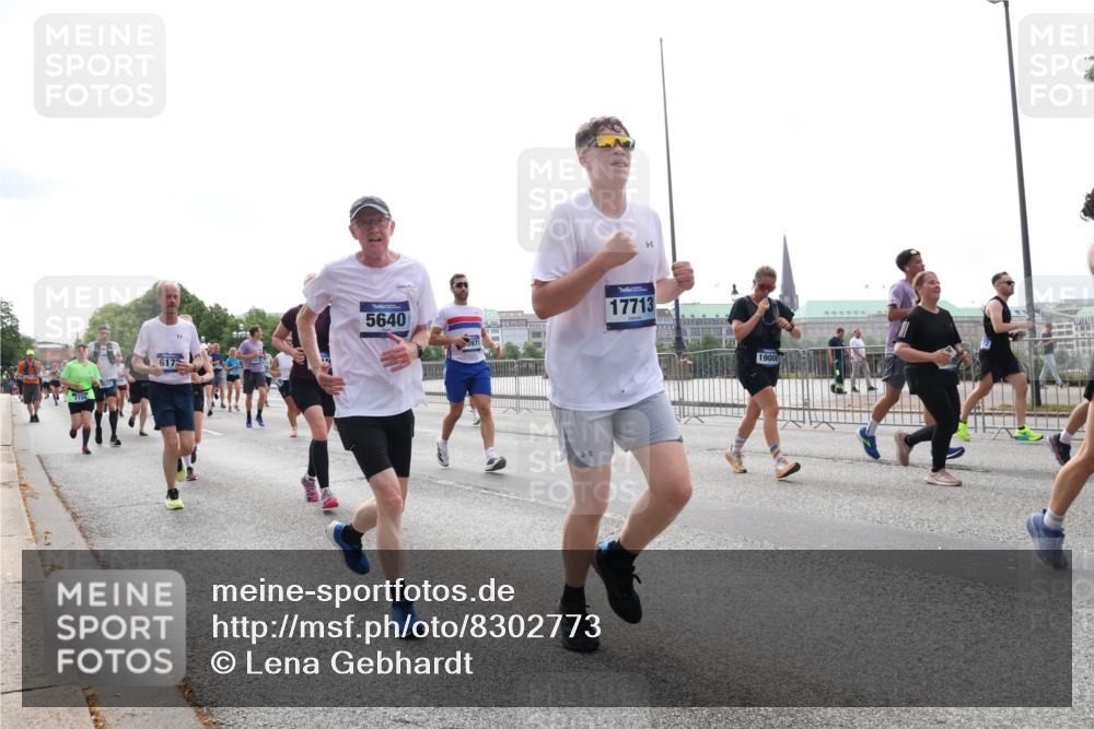 29.06.2025 - hella hamburg halbmarathon Lena Gebhardt http://msf.ph/oto/8302773 29.06.2025 10:37:12 Lombardsbrücke 5640, 3971, 17713, 19006, 000, 1022, 1118, 1253, 1276, 1337, 1339, 1488, 1490, 1597, 1819, 1952, 1954, 2016, 2031, 2072, 2104, 2272, 2480, 2486, 2552, 3127, 3165, 3714, 3873, 3895, 4097, 4347, 4618, 4733, 4762, 4996, 5146, 5171, 5186, 5224, 5538, 5560, 5640, 5786, 5789, 5790, 5940, 6156, 6172, 6359, 6584, 6804, 7085, 7202, 7235, 7544, 7707, 7773, 7777, 7823, 8007, 8257, 8258, 8315, 8499, 8758, 8811, 8843, 8936, 8937, 9054, 9055, 9295, 9524, 9694 meine-sportfotos.de