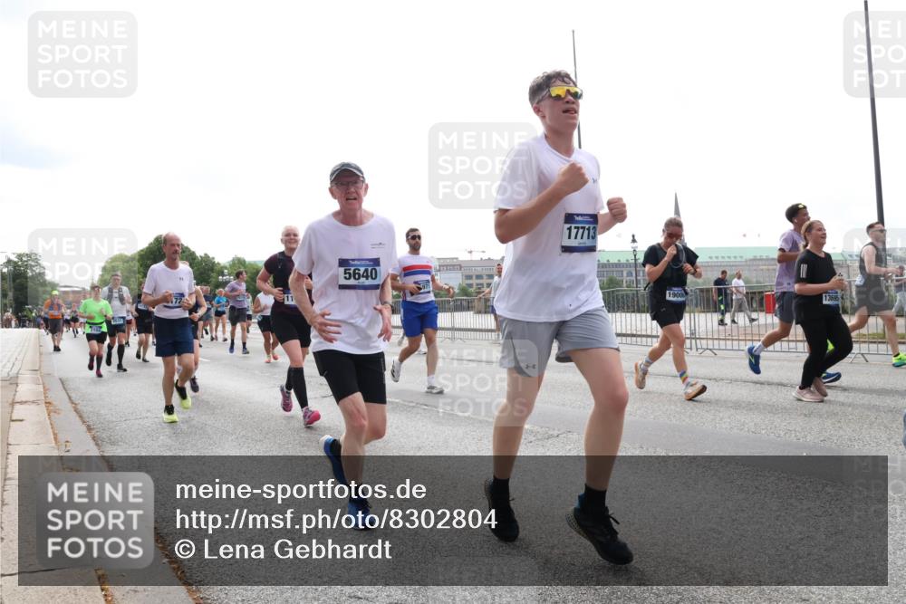 29.06.2025 - hella hamburg halbmarathon Lena Gebhardt http://msf.ph/oto/8302804 29.06.2025 10:37:12 Lombardsbrücke 2031, 5640, 971, 17713, 19006, 1022, 1118, 1253, 1276, 1337, 1339, 1488, 1490, 1597, 1819, 1952, 1954, 2016, 2031, 2072, 2104, 2272, 2480, 2486, 2552, 3127, 3165, 3714, 3873, 3895, 4097, 4347, 4618, 4733, 4762, 4996, 5146, 5171, 5186, 5224, 5538, 5560, 5640, 5786, 5789, 5790, 5940, 6156, 6172, 6359, 6584, 6804, 7085, 7202, 7235, 7544, 7707, 7773, 7777, 7823, 8007, 8257, 8258, 8315, 8499, 8758, 8811, 8843, 8936, 8937, 9054, 9055, 9295, 9524, 9694 meine-sportfotos.de