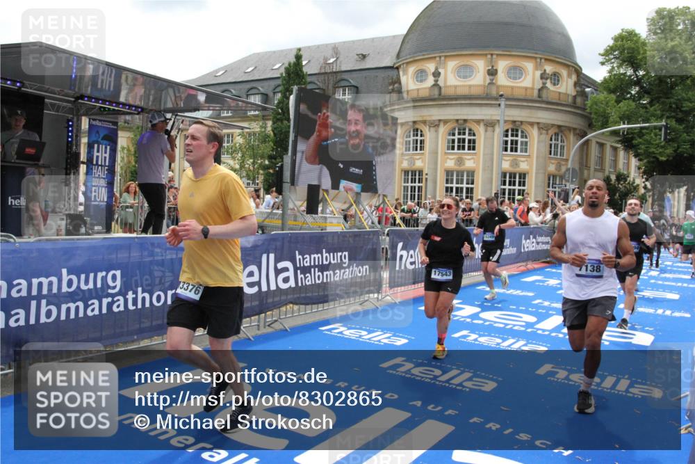 29.06.2025 - hella hamburg halbmarathon Michael Strokosch http://msf.ph/oto/8302865 29.06.2025 10:57:59 Ziel 1200, 2025, 2806, 2883, 3093, 3575, 4579, 6531, 7138, 7159, 7189, 8089, 9820, 11394, 12378, 13376, 13465, 14881, 15349, 15527, 17543, 18492, 18762 meine-sportfotos.de