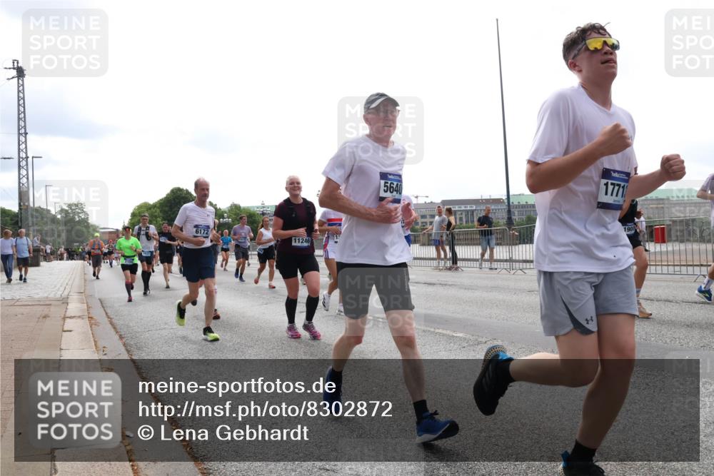 29.06.2025 - hella hamburg halbmarathon Lena Gebhardt http://msf.ph/oto/8302872 29.06.2025 10:37:13 Lombardsbrücke 6172, 11246, 5640, 1771, 1900, 1022, 1118, 1253, 1276, 1337, 1339, 1488, 1490, 1597, 1819, 1952, 1954, 2016, 2031, 2072, 2104, 2272, 2480, 2486, 2552, 2640, 3127, 3165, 3714, 3873, 3895, 4097, 4347, 4618, 4733, 4762, 4996, 5146, 5171, 5186, 5224, 5538, 5560, 5640, 5786, 5789, 5790, 5940, 6172, 6359, 6584, 6804, 6821, 7085, 7202, 7235, 7544, 7707, 7773, 7777, 7823, 8007, 8257, 8258, 8315, 8499, 8758, 8811, 8843, 8936, 8937, 9054, 9055, 9295, 9524 meine-sportfotos.de