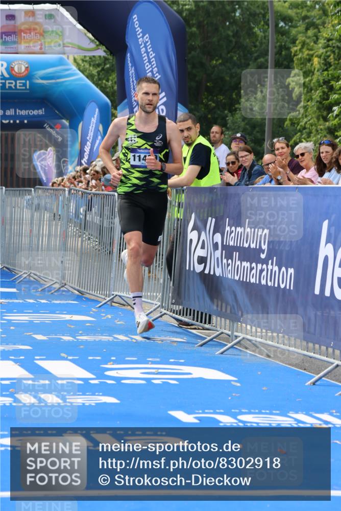 29.06.2025 - hella hamburg halbmarathon Strokosch-Dieckow http://msf.ph/oto/8302918 29.06.2025 10:16:18 Ziel 11409 meine-sportfotos.de