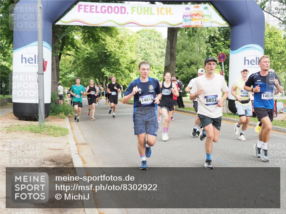 29.06.2025 - hella hamburg halbmarathon MichiJ http://msf.ph/oto/8302922 29.06.2025 10:34:56 Zwischen KM18-KM19 1942, 7480, 7599, 7962, 8852, 9305, 13223, 13554, 14618, 14619, 15026, 17846, 18118, 18797 meine-sportfotos.de