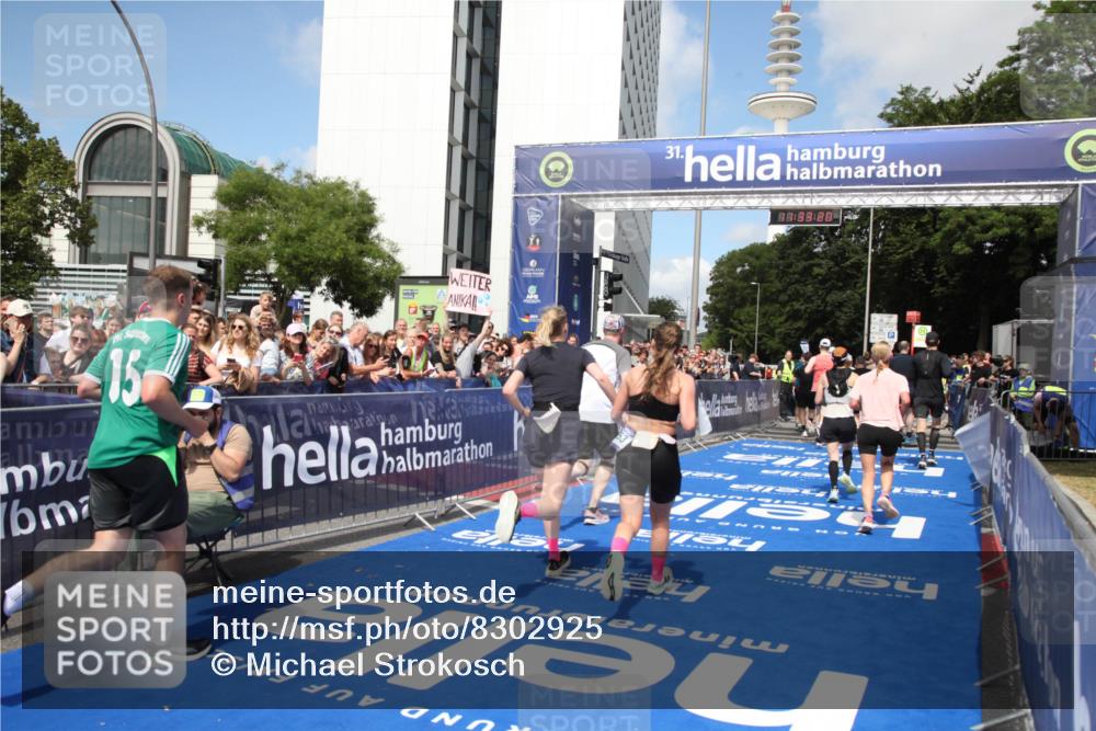 29.06.2025 - hella hamburg halbmarathon Michael Strokosch http://msf.ph/oto/8302925 29.06.2025 11:33:18 Ziel 1987, 3420, 4844, 7454, 8676, 9653, 9654, 9803, 10919, 11205, 11300, 11888, 13568, 18524, 18536, 18644 meine-sportfotos.de