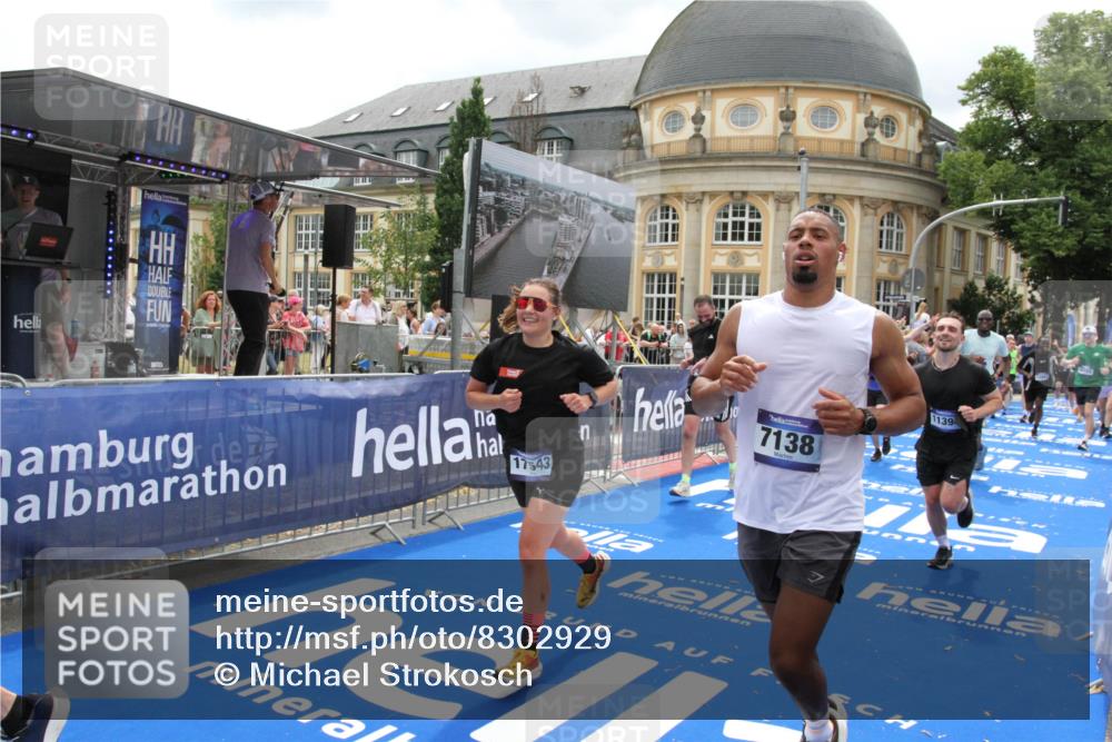 29.06.2025 - hella hamburg halbmarathon Michael Strokosch http://msf.ph/oto/8302929 29.06.2025 10:57:59 Ziel 1200, 2025, 2806, 2883, 3093, 3575, 4579, 6531, 7138, 7159, 7189, 8089, 9820, 11394, 12378, 13376, 13465, 14881, 15349, 15527, 17543, 18492, 18762 meine-sportfotos.de