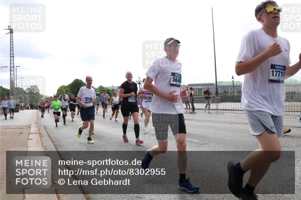 29.06.2025 - hella hamburg halbmarathon Lena Gebhardt http://msf.ph/oto/8302955 29.06.2025 10:37:13 Lombardsbrücke 6172, 11246, 13970, 5640, 17713, 1022, 1118, 1253, 1276, 1337, 1339, 1488, 1490, 1597, 1819, 1952, 1954, 2016, 2031, 2072, 2104, 2272, 2480, 2486, 2552, 2640, 3127, 3165, 3714, 3873, 3895, 4097, 4347, 4618, 4733, 4762, 4996, 5146, 5171, 5186, 5224, 5538, 5560, 5640, 5786, 5789, 5790, 5940, 6172, 6359, 6584, 6804, 6821, 7085, 7202, 7235, 7544, 7707, 7773, 7777, 7823, 8007, 8257, 8258, 8315, 8499, 8758, 8811, 8843, 8936, 8937, 9054, 9055, 9295, 9524 meine-sportfotos.de