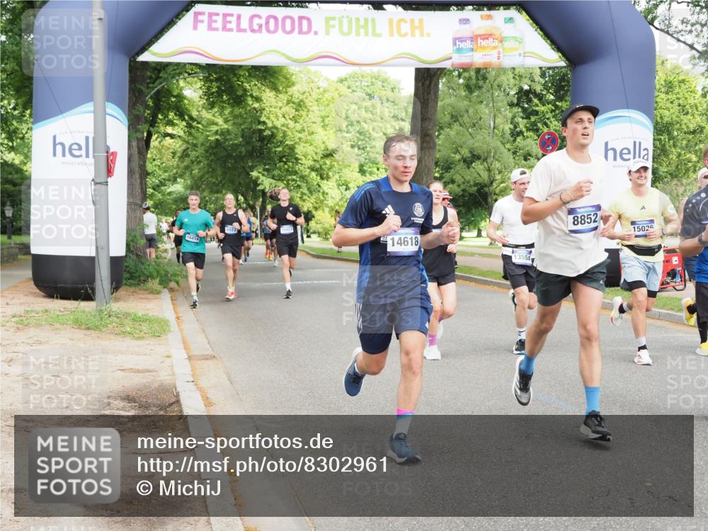 29.06.2025 - hella hamburg halbmarathon MichiJ http://msf.ph/oto/8302961 29.06.2025 10:34:56 Zwischen KM18-KM19 1942, 7480, 7599, 7962, 8852, 9305, 13223, 13554, 14618, 14619, 15026, 17846, 18118, 18797 meine-sportfotos.de