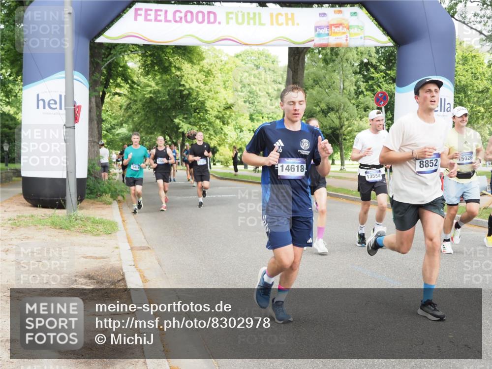 29.06.2025 - hella hamburg halbmarathon MichiJ http://msf.ph/oto/8302978 29.06.2025 10:34:56 Zwischen KM18-KM19 1942, 7480, 7599, 7962, 8852, 9305, 13223, 13554, 14618, 14619, 15026, 17846, 18118, 18797 meine-sportfotos.de