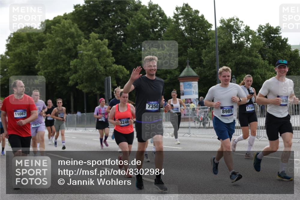 29.06.2025 - hella hamburg halbmarathon Jannik Wohlers http://msf.ph/oto/8302984 29.06.2025 10:37:27 Lombardsbrücke 1475, 1578, 1799, 1985, 2199, 2853, 3230, 3246, 3880, 5139, 5522, 5875, 6243, 6362, 6697, 7244, 7321, 7350, 7696, 8985, 9247, 9288, 9895, 10025, 10159, 10836, 11087, 11164, 11421, 11456, 11457, 11479, 11543, 11882, 12242, 12254, 13650, 14018, 15002, 15418, 15511, 16211, 16360, 17389, 17793, 17798, 18317, 18319, 18572 meine-sportfotos.de