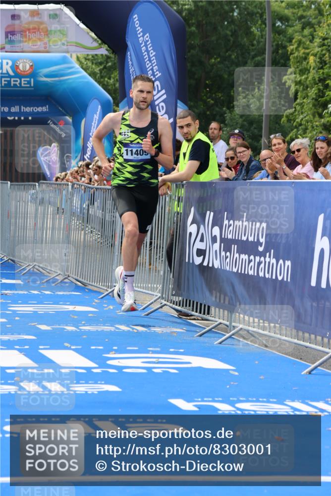 29.06.2025 - hella hamburg halbmarathon Strokosch-Dieckow http://msf.ph/oto/8303001 29.06.2025 10:16:18 Ziel 11409 meine-sportfotos.de
