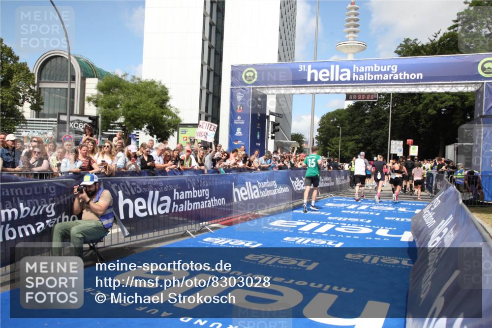 29.06.2025 - hella hamburg halbmarathon Michael Strokosch http://msf.ph/oto/8303028 29.06.2025 11:33:21 Ziel 1304, 3420, 6574, 7454, 8676, 9653, 9654, 10919, 11300, 14936, 15612, 15793 meine-sportfotos.de