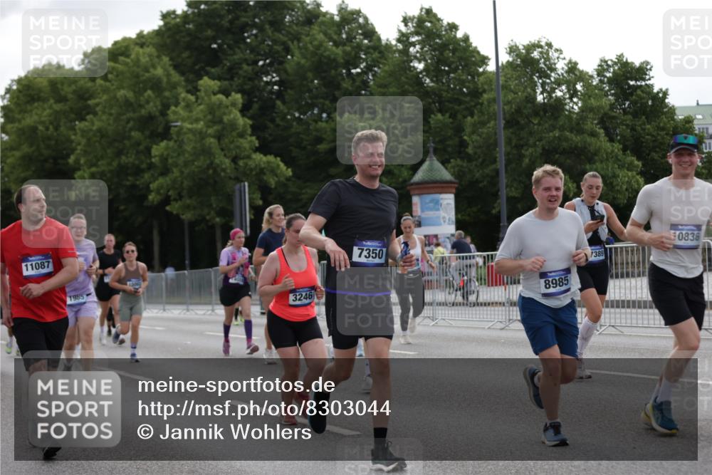 29.06.2025 - hella hamburg halbmarathon Jannik Wohlers http://msf.ph/oto/8303044 29.06.2025 10:37:27 Lombardsbrücke 1475, 1578, 1799, 1985, 2199, 2853, 3230, 3246, 3880, 5139, 5522, 5875, 6243, 6362, 6697, 7244, 7321, 7350, 7696, 8985, 9247, 9288, 9895, 10025, 10159, 10836, 11087, 11164, 11421, 11456, 11457, 11479, 11543, 11882, 12242, 12254, 13650, 14018, 15002, 15418, 15511, 16211, 16360, 17389, 17793, 17798, 18317, 18319, 18572 meine-sportfotos.de