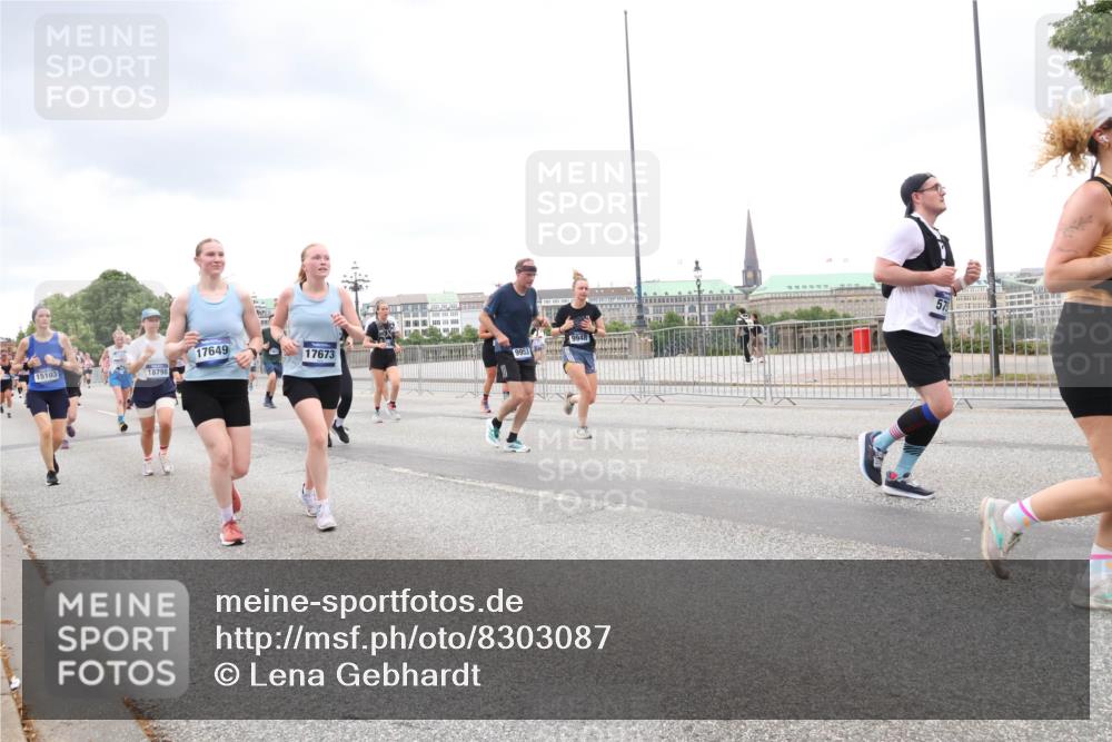 29.06.2025 - hella hamburg halbmarathon Lena Gebhardt http://msf.ph/oto/8303087 29.06.2025 10:56:27 Lombardsbrücke 15103, 18798, 17649, 17673, 9953, 9948, 57, 1047, 1113, 1738, 1909, 2095, 2143, 2307, 2793, 2887, 2915, 2991, 3257, 3268, 3438, 3520, 3614, 3675, 3676, 3953, 3987, 4083, 4354, 4473, 4773, 4836, 5237, 5306, 5438, 5580, 5693, 5757, 5911, 5994, 6348, 6349, 6494, 6690, 6968, 7025, 7028, 7090, 7307, 7616, 7711, 8005, 8108, 8305, 8517, 8606, 8766, 8939, 8943, 9172, 9210, 9383, 9435, 9606, 9838, 9910, 9948, 9953, 10555, 10569, 10571, 10640, 10740, 10784, 10987 meine-sportfotos.de