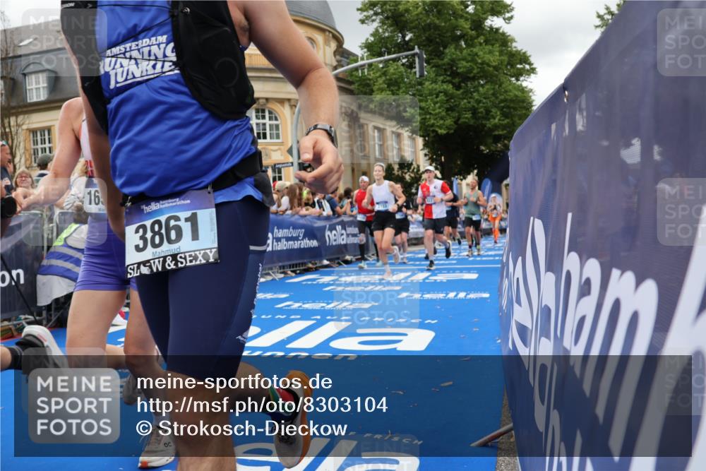 29.06.2025 - hella hamburg halbmarathon Strokosch-Dieckow http://msf.ph/oto/8303104 29.06.2025 10:54:17 Ziel 1267, 1442, 3103, 3177, 3426, 3861, 3898, 4635, 6082, 6084, 6443, 6511, 6512, 7274, 8223, 8772, 11430, 12213, 12362, 13033, 13289, 13803, 15169, 15524, 15946, 16327, 16527, 16574, 16750, 16780, 16879, 17087, 17698, 18268 meine-sportfotos.de