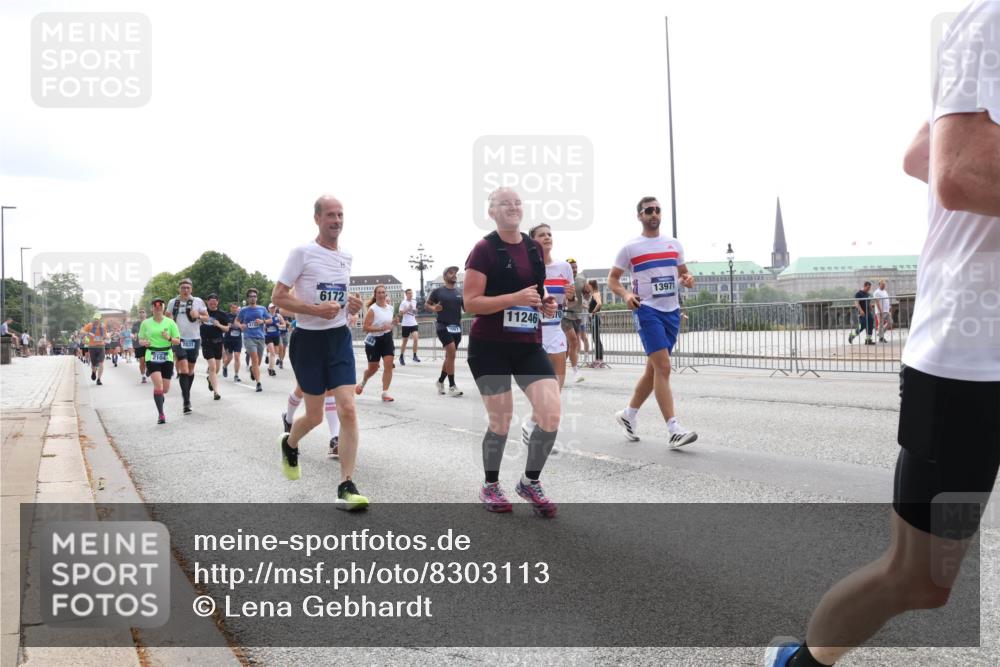29.06.2025 - hella hamburg halbmarathon Lena Gebhardt http://msf.ph/oto/8303113 29.06.2025 10:37:13 Lombardsbrücke 2104, 6172, 13971, 11246, 70, 1022, 1118, 1253, 1276, 1337, 1339, 1488, 1490, 1597, 1819, 1952, 1954, 2016, 2031, 2072, 2104, 2272, 2480, 2486, 2552, 2640, 3127, 3165, 3714, 3873, 3895, 4097, 4347, 4618, 4733, 4762, 4996, 5146, 5171, 5186, 5224, 5538, 5560, 5640, 5786, 5789, 5790, 5940, 6172, 6359, 6584, 6804, 6821, 7085, 7202, 7235, 7544, 7707, 7773, 7777, 7823, 8007, 8257, 8258, 8315, 8499, 8758, 8811, 8843, 8936, 8937, 9054, 9055, 9295, 9524 meine-sportfotos.de