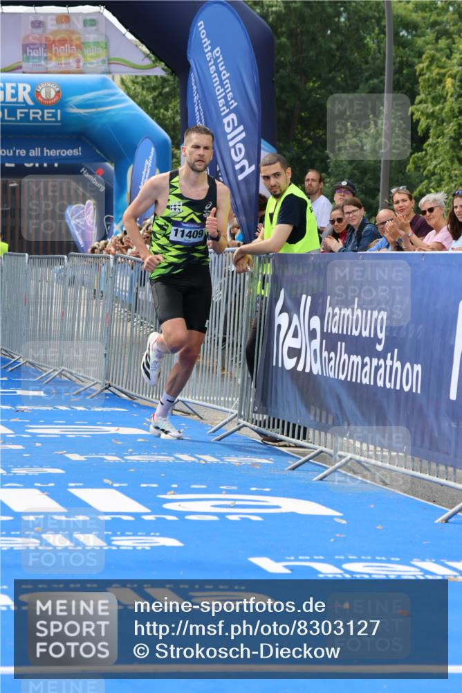 29.06.2025 - hella hamburg halbmarathon Strokosch-Dieckow http://msf.ph/oto/8303127 29.06.2025 10:16:17 Ziel 11409 meine-sportfotos.de