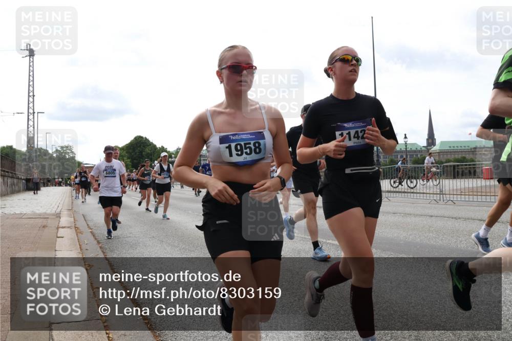 29.06.2025 - hella hamburg halbmarathon Lena Gebhardt http://msf.ph/oto/8303159 29.06.2025 10:21:57 Lombardsbrücke 6805, 1958, 142, 1003, 1072, 1158, 1191, 1250, 1294, 1419, 1668, 1958, 1963, 2009, 2063, 2172, 2315, 2353, 2514, 2529, 2744, 3050, 3172, 3458, 3606, 3768, 3770, 3825, 3826, 3995, 4046, 4289, 4366, 4375, 4376, 4697, 5122, 5412, 5641, 5759, 5957, 6086, 6103, 6475, 6676, 6805, 6881, 6977, 7075, 7162, 7612, 7672, 8286, 8431, 8715, 8860, 8884, 8896, 8954, 8959, 9002, 9062, 9369, 9483, 9499, 9532, 10374, 10874 meine-sportfotos.de