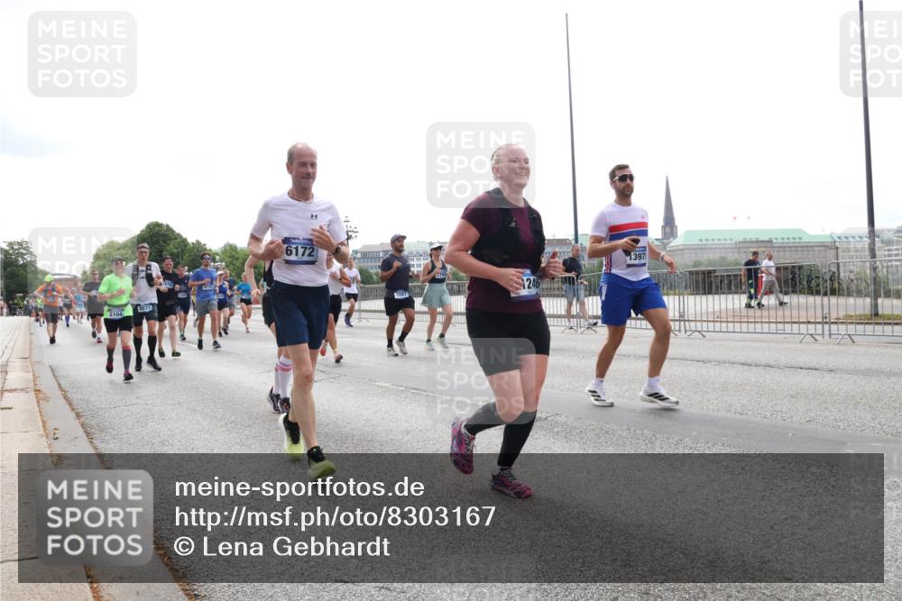 29.06.2025 - hella hamburg halbmarathon Lena Gebhardt http://msf.ph/oto/8303167 29.06.2025 10:37:14 Lombardsbrücke 2104, 2031, 4733, 6172, 246, 13971, 1022, 1118, 1253, 1276, 1337, 1339, 1488, 1490, 1597, 1819, 1952, 1954, 2016, 2031, 2072, 2104, 2272, 2480, 2486, 2552, 2640, 3127, 3165, 3714, 3873, 3895, 4097, 4347, 4733, 4762, 4996, 5146, 5171, 5186, 5224, 5538, 5560, 5640, 5786, 5789, 5790, 5940, 6172, 6359, 6584, 6804, 6821, 6955, 7085, 7202, 7235, 7544, 7707, 7773, 7777, 7823, 8007, 8257, 8258, 8315, 8499, 8758, 8811, 8843, 8936, 8937, 9054, 9055, 9295, 9524 meine-sportfotos.de