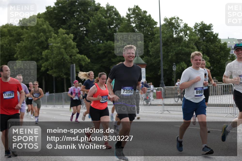 29.06.2025 - hella hamburg halbmarathon Jannik Wohlers http://msf.ph/oto/8303227 29.06.2025 10:37:27 Lombardsbrücke 1475, 1578, 1799, 1985, 2199, 2853, 3230, 3246, 3880, 5139, 5522, 5875, 6243, 6362, 6697, 7244, 7321, 7350, 7696, 8985, 9247, 9288, 9895, 10025, 10159, 10836, 11087, 11164, 11421, 11456, 11457, 11479, 11543, 11882, 12242, 12254, 13650, 14018, 15002, 15418, 15511, 16211, 16360, 17389, 17793, 17798, 18317, 18319, 18572 meine-sportfotos.de