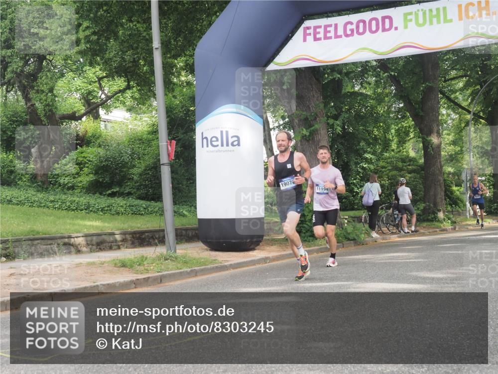 29.06.2025 - hella hamburg halbmarathon KatJ http://msf.ph/oto/8303245 29.06.2025 10:14:13 Zwischen KM18-KM19  meine-sportfotos.de
