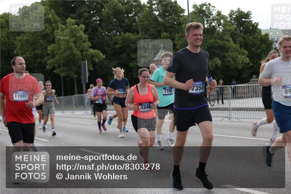 29.06.2025 - hella hamburg halbmarathon Jannik Wohlers http://msf.ph/oto/8303278 29.06.2025 10:37:27 Lombardsbrücke 1475, 1578, 1799, 1985, 2199, 2853, 3230, 3246, 3880, 5139, 5522, 5875, 6243, 6362, 6697, 7244, 7321, 7350, 7696, 8985, 9247, 9288, 9895, 10025, 10159, 10836, 11087, 11164, 11421, 11456, 11457, 11479, 11543, 11882, 12242, 12254, 13650, 14018, 15002, 15418, 15511, 16211, 16360, 17389, 17793, 17798, 18317, 18319, 18572 meine-sportfotos.de