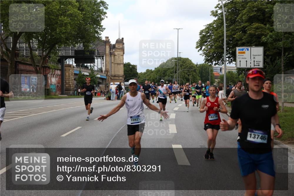 29.06.2025 - hella hamburg halbmarathon Yannick Fuchs http://msf.ph/oto/8303291 29.06.2025 10:37:48 20KM 3109, 3116, 3124, 3697, 3928, 4080, 4318, 6495, 7026, 7185, 7508, 7635, 8664, 9114, 10099, 10237, 10251, 10493, 11177, 11778, 12153, 12623, 12657, 12723, 12776, 13398, 13746, 13807, 13897, 14201, 14210, 14484, 14849, 15706, 15921, 16314, 16338, 16997, 17391, 17403, 18274, 18449, 19009, 19038, 19051, 19229 meine-sportfotos.de