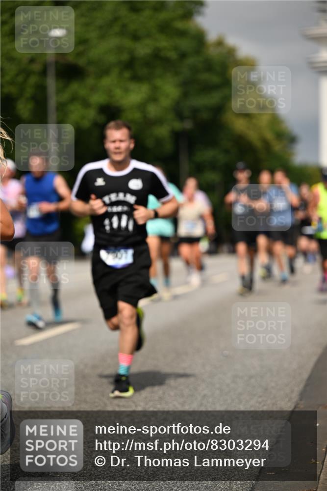 29.06.2025 - hella hamburg halbmarathon Dr. Thomas Lammeyer http://msf.ph/oto/8303294 29.06.2025 10:16:29 Kennedybrücke 1249, 1610, 1785, 1850, 1851, 2963, 2964, 3182, 3248, 3262, 3363, 4453, 4532, 5150, 5166, 5176, 6822, 6871, 7014, 7907, 8917, 8971, 9428, 9705, 10067, 10402, 10409, 10685, 11025 meine-sportfotos.de