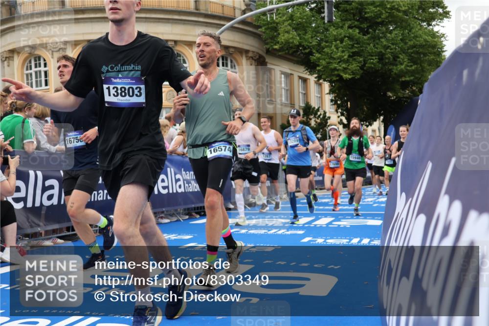 29.06.2025 - hella hamburg halbmarathon Strokosch-Dieckow http://msf.ph/oto/8303349 29.06.2025 10:54:20 Ziel 1267, 1442, 3103, 3177, 3426, 3861, 4635, 4868, 6082, 6084, 6511, 6512, 7129, 7274, 8223, 8772, 11009, 11430, 12321, 12362, 13033, 13289, 13803, 15946, 16327, 16527, 16574, 16750, 16879, 17087, 17698, 18268, 19067 meine-sportfotos.de