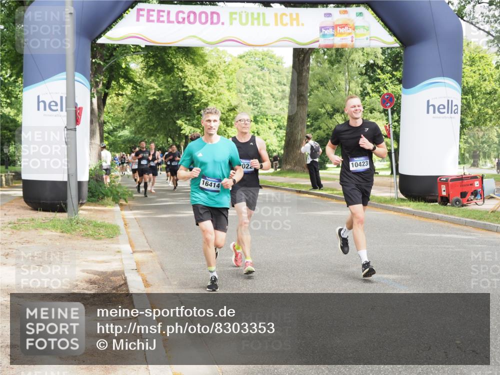 29.06.2025 - hella hamburg halbmarathon MichiJ http://msf.ph/oto/8303353 29.06.2025 10:34:59 Zwischen KM18-KM19 1689, 1942, 5022, 5650, 6203, 7480, 8852, 9305, 10423, 13223, 13554, 14618, 14619, 15026, 16414, 17846, 18118 meine-sportfotos.de