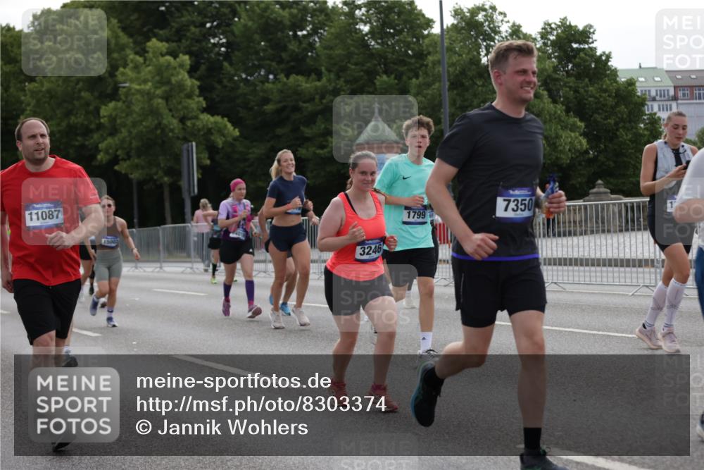 29.06.2025 - hella hamburg halbmarathon Jannik Wohlers http://msf.ph/oto/8303374 29.06.2025 10:37:28 Lombardsbrücke 1475, 1578, 1799, 1985, 2853, 3230, 3246, 3880, 5139, 5522, 5875, 6243, 6362, 6697, 7244, 7321, 7350, 7696, 8985, 9247, 9288, 9895, 10025, 10159, 10836, 11087, 11152, 11164, 11421, 11456, 11457, 11479, 11543, 11882, 12242, 12254, 13650, 14018, 15002, 15329, 15418, 15511, 16211, 16220, 16360, 17389, 17793, 17798, 18317, 18319, 18572, 18937 meine-sportfotos.de