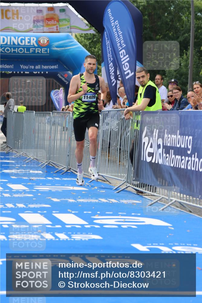 29.06.2025 - hella hamburg halbmarathon Strokosch-Dieckow http://msf.ph/oto/8303421 29.06.2025 10:16:17 Ziel 11409 meine-sportfotos.de