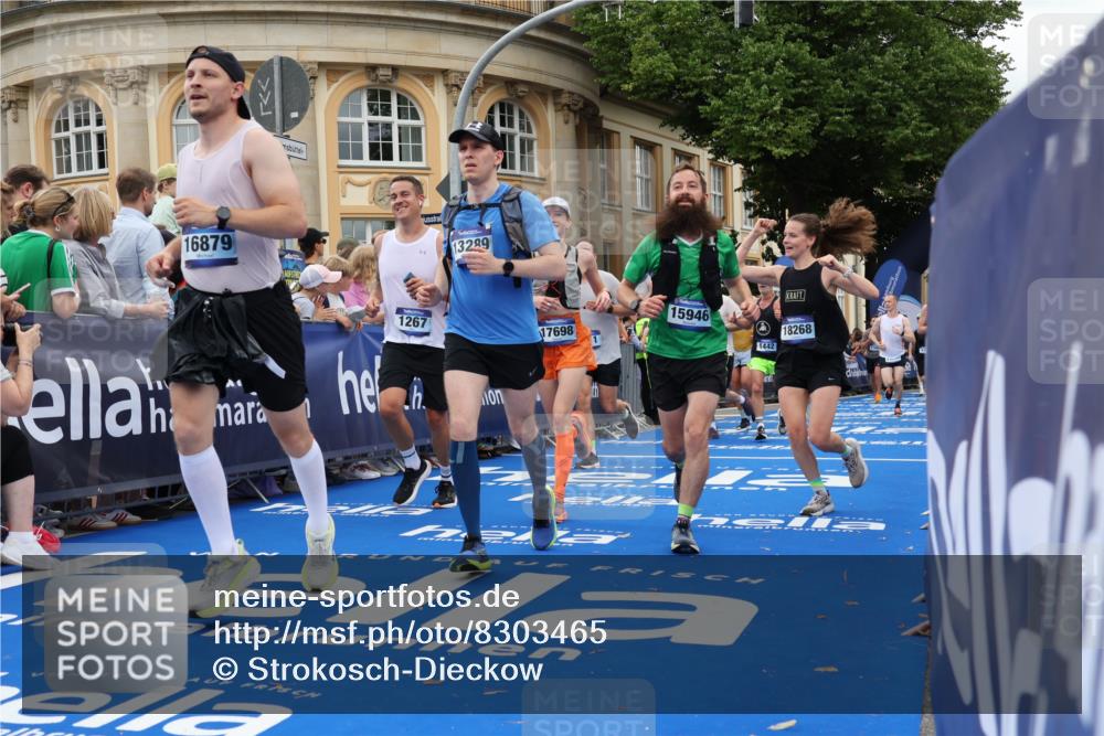 29.06.2025 - hella hamburg halbmarathon Strokosch-Dieckow http://msf.ph/oto/8303465 29.06.2025 10:54:22 Ziel 1267, 1442, 3103, 3426, 3794, 3861, 4635, 4868, 6511, 6512, 7129, 7274, 8223, 8772, 11009, 11430, 11797, 11799, 12321, 12362, 13289, 13803, 15146, 15946, 16327, 16527, 16574, 16750, 16879, 17087, 17698, 18268, 19067 meine-sportfotos.de
