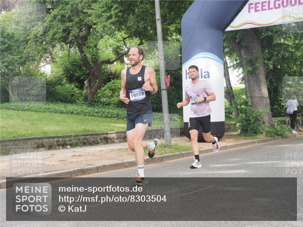 29.06.2025 - hella hamburg halbmarathon KatJ http://msf.ph/oto/8303504 29.06.2025 10:14:13 Zwischen KM18-KM19  meine-sportfotos.de
