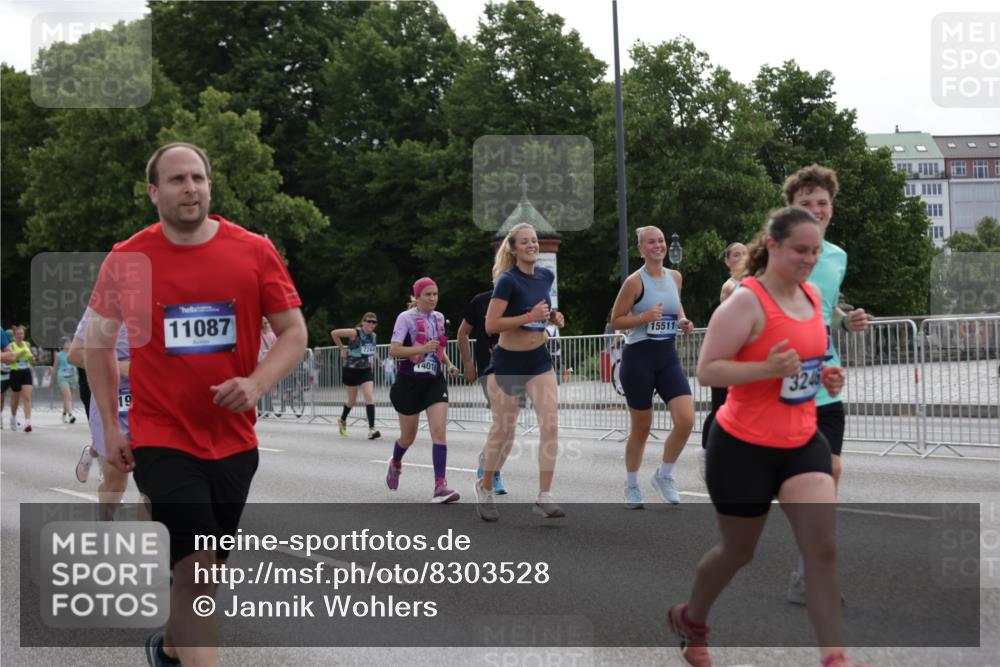 29.06.2025 - hella hamburg halbmarathon Jannik Wohlers http://msf.ph/oto/8303528 29.06.2025 10:37:28 Lombardsbrücke 1475, 1578, 1799, 1985, 2853, 3230, 3246, 3880, 5139, 5522, 5875, 6243, 6362, 6697, 7244, 7321, 7350, 7696, 8985, 9247, 9288, 9895, 10025, 10159, 10836, 11087, 11152, 11164, 11421, 11456, 11457, 11479, 11543, 11882, 12242, 12254, 13650, 14018, 15002, 15329, 15418, 15511, 16211, 16220, 16360, 17389, 17793, 17798, 18317, 18319, 18572, 18937 meine-sportfotos.de