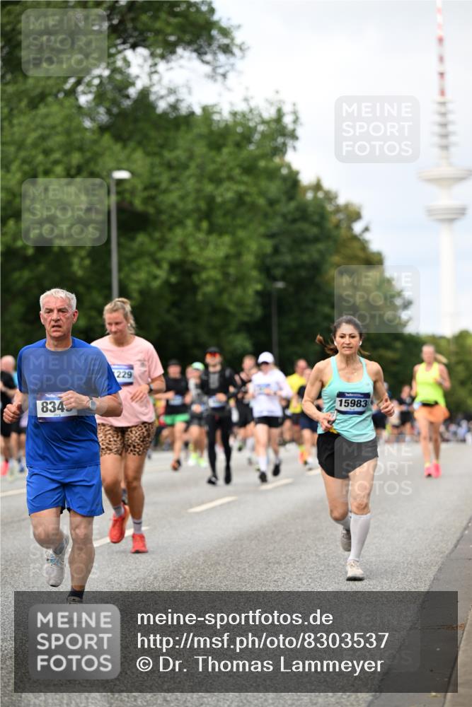 29.06.2025 - hella hamburg halbmarathon Dr. Thomas Lammeyer http://msf.ph/oto/8303537 29.06.2025 10:38:05 Kennedybrücke 1189, 1275, 1764, 1896, 2038, 2526, 2933, 3264, 3340, 3345, 3848, 4433, 4445, 4449, 4807, 4824, 4826, 5096, 5141, 5557, 5561, 5566, 5569, 5691, 5821, 5822, 5887, 6364, 6515, 6516, 6956, 7027, 7565, 7633, 7653, 7982, 8157, 8277, 8349, 8375, 8377, 8383, 8401, 8620, 9258, 9438, 9875, 9995, 10048, 10071, 10561, 10564, 10800, 11111, 11229, 11237, 11338 meine-sportfotos.de