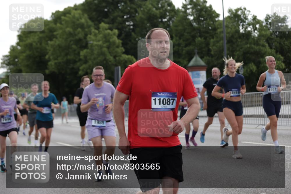 29.06.2025 - hella hamburg halbmarathon Jannik Wohlers http://msf.ph/oto/8303565 29.06.2025 10:37:29 Lombardsbrücke 1475, 1578, 1799, 1985, 2853, 3230, 3246, 3880, 5139, 5522, 6243, 6362, 6697, 7244, 7321, 7350, 7696, 8198, 8199, 8985, 9247, 9288, 9895, 10025, 10159, 10836, 11087, 11152, 11164, 11421, 11456, 11457, 11479, 11543, 11882, 12242, 12254, 12997, 13650, 14018, 15002, 15329, 15418, 15511, 15762, 16211, 16220, 16360, 17389, 17793, 18317, 18319, 18572, 18937 meine-sportfotos.de