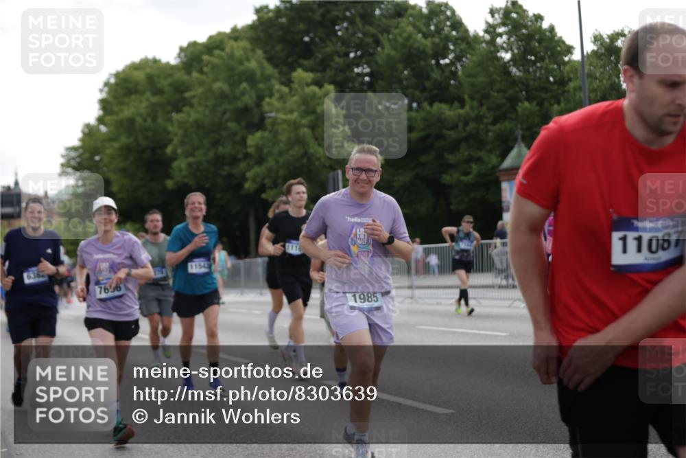 29.06.2025 - hella hamburg halbmarathon Jannik Wohlers http://msf.ph/oto/8303639 29.06.2025 10:37:29 Lombardsbrücke 1475, 1578, 1799, 1985, 2853, 3230, 3246, 3880, 5139, 5522, 6243, 6362, 6697, 7244, 7321, 7350, 7696, 8198, 8199, 8985, 9247, 9288, 9895, 10025, 10159, 10836, 11087, 11152, 11164, 11421, 11456, 11457, 11479, 11543, 11882, 12242, 12254, 12997, 13650, 14018, 15002, 15329, 15418, 15511, 15762, 16211, 16220, 16360, 17389, 17793, 18317, 18319, 18572, 18937 meine-sportfotos.de
