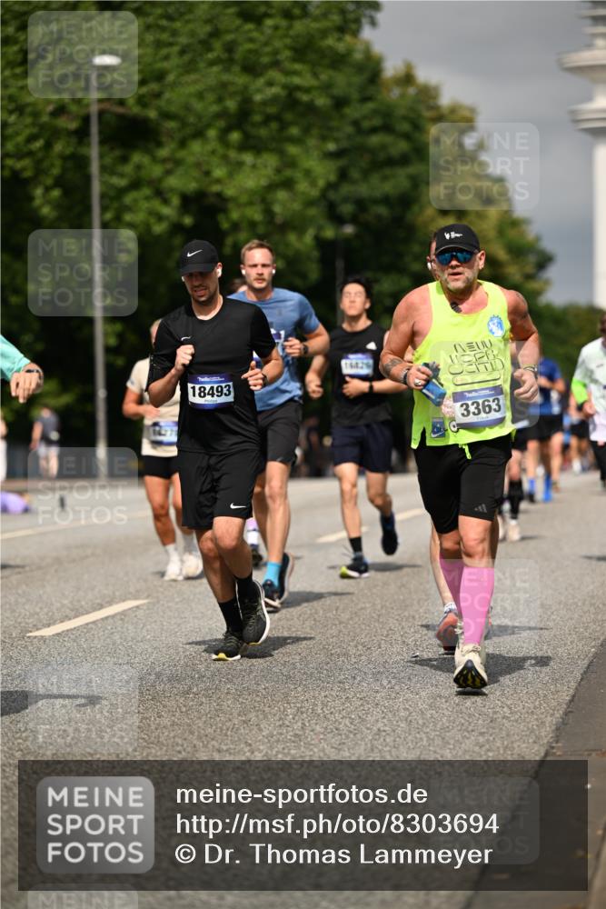29.06.2025 - hella hamburg halbmarathon Dr. Thomas Lammeyer http://msf.ph/oto/8303694 29.06.2025 10:16:33 Kennedybrücke 1610, 1785, 1851, 2531, 2942, 2963, 2964, 3363, 4453, 4532, 5150, 5166, 6822, 7014, 7907, 8398, 8405, 8917, 8971, 9428, 9705, 10067, 10402, 10409, 10685, 11025 meine-sportfotos.de