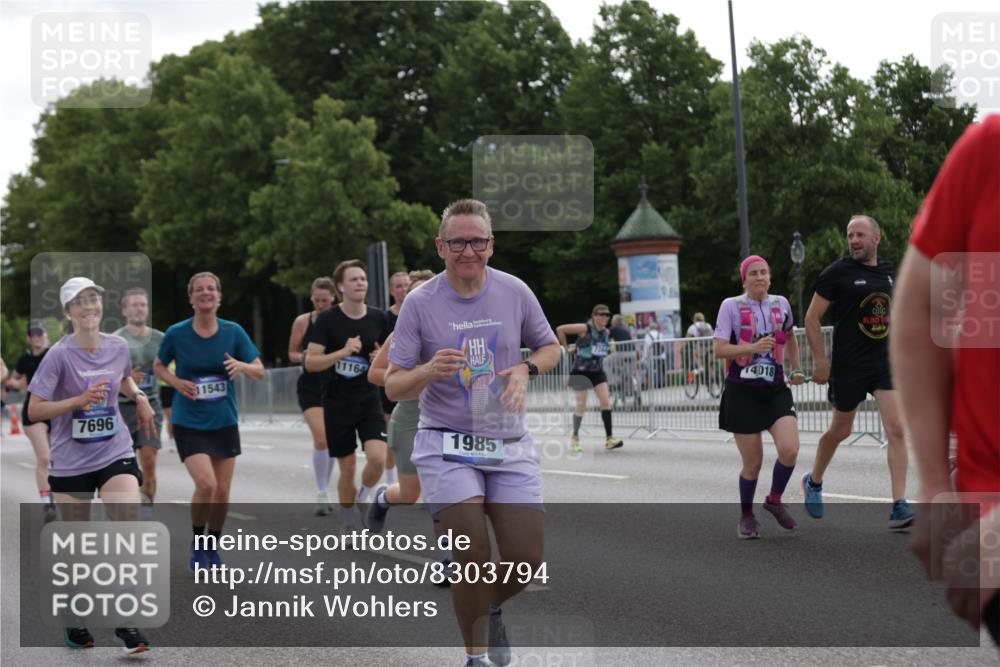 29.06.2025 - hella hamburg halbmarathon Jannik Wohlers http://msf.ph/oto/8303794 29.06.2025 10:37:30 Lombardsbrücke 1475, 1578, 1799, 1985, 2853, 3230, 3246, 3880, 4921, 5139, 5522, 6362, 6697, 7244, 7321, 7350, 7629, 7696, 8198, 8199, 8985, 9247, 9288, 9895, 10025, 10159, 10836, 11087, 11152, 11164, 11421, 11456, 11457, 11479, 11543, 11882, 12242, 12997, 13650, 14018, 15002, 15329, 15418, 15511, 15762, 16211, 16220, 16360, 17389, 17793, 18317, 18319, 18572, 18937 meine-sportfotos.de