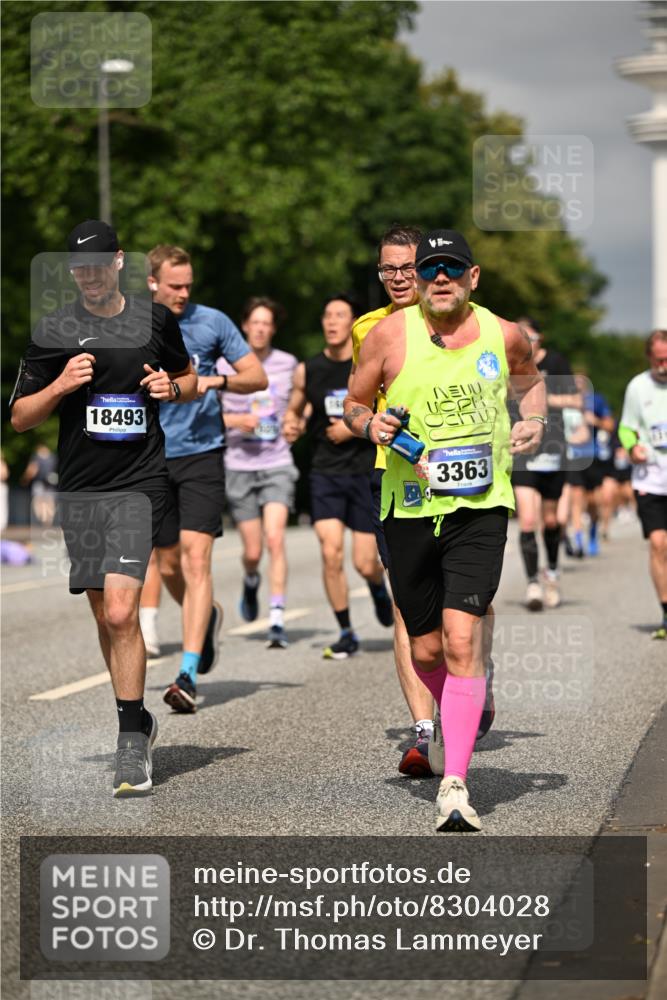 29.06.2025 - hella hamburg halbmarathon Dr. Thomas Lammeyer http://msf.ph/oto/8304028 29.06.2025 10:16:34 Kennedybrücke 1610, 1785, 1851, 2531, 2942, 2963, 2964, 3360, 3363, 4532, 5150, 5166, 7014, 7907, 8398, 8405, 8917, 8971, 9428, 9705, 10067, 10402, 10409, 10685, 11025 meine-sportfotos.de
