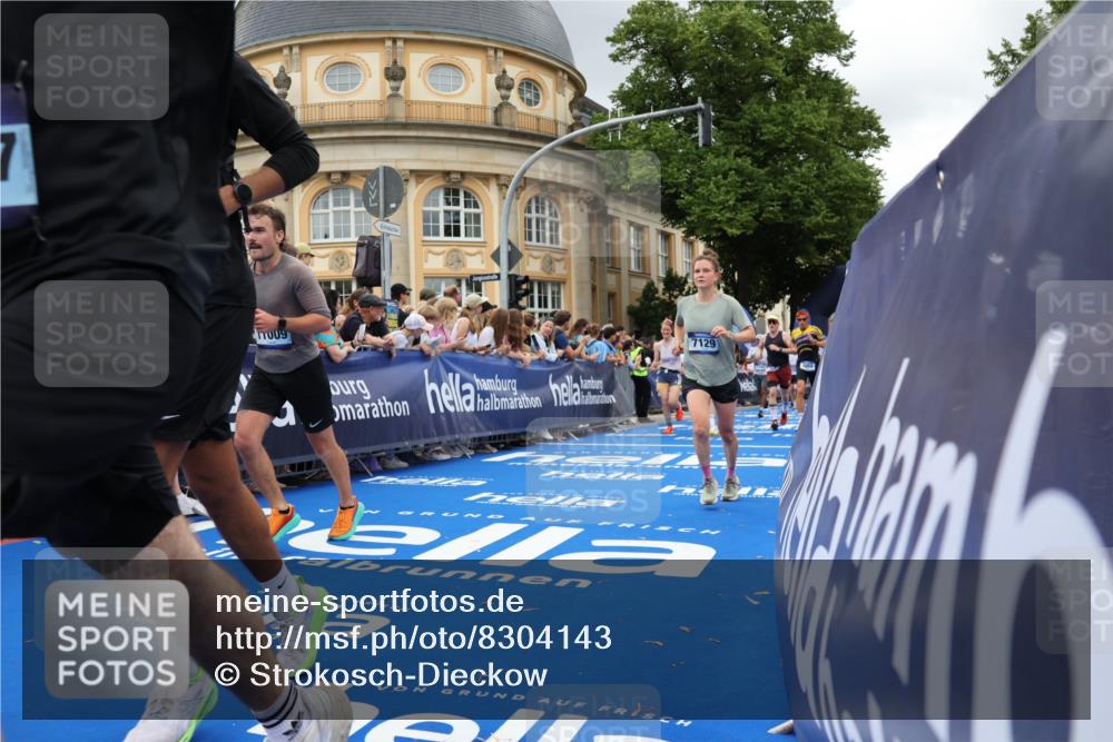 29.06.2025 - hella hamburg halbmarathon Strokosch-Dieckow http://msf.ph/oto/8304143 29.06.2025 10:54:28 Ziel 1442, 2474, 3426, 3794, 4635, 4868, 5259, 6511, 6512, 7129, 8772, 8798, 10040, 10368, 10376, 11009, 11797, 11799, 12321, 12362, 12607, 15146, 16327, 19067 meine-sportfotos.de