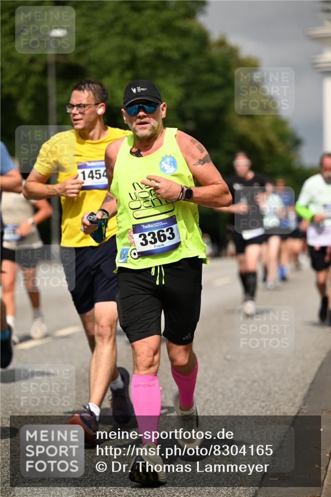 29.06.2025 - hella hamburg halbmarathon Dr. Thomas Lammeyer http://msf.ph/oto/8304165 29.06.2025 10:16:35 Kennedybrücke 1610, 1785, 2531, 2942, 2963, 2964, 3360, 3363, 4532, 5150, 7014, 7907, 8398, 8405, 8917, 8971, 9428, 9705, 10067, 10402, 10409, 10685, 11025 meine-sportfotos.de